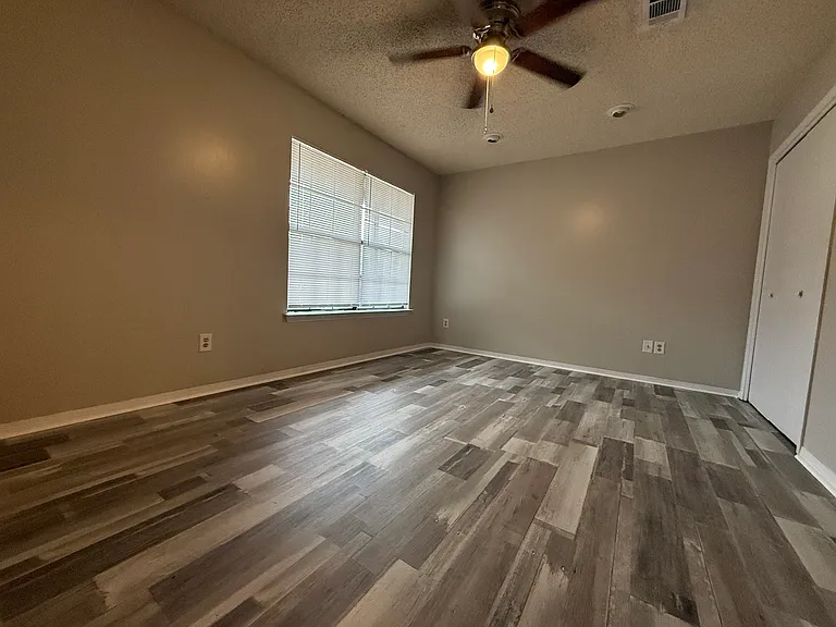 3850 Creighton Rd #7 — Photo 8