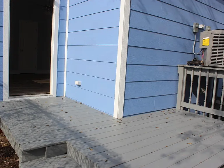 Back of the house/Deck