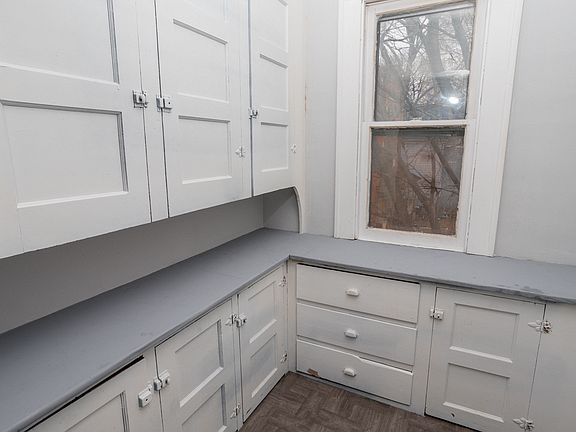3rd image of 101 Elizabeth St #2