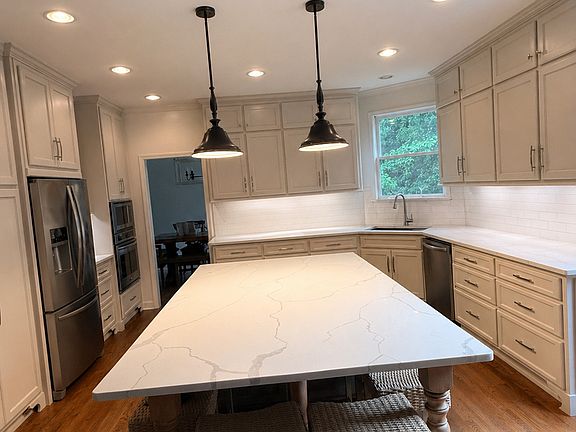 3rd image of 170 Forestview Dr