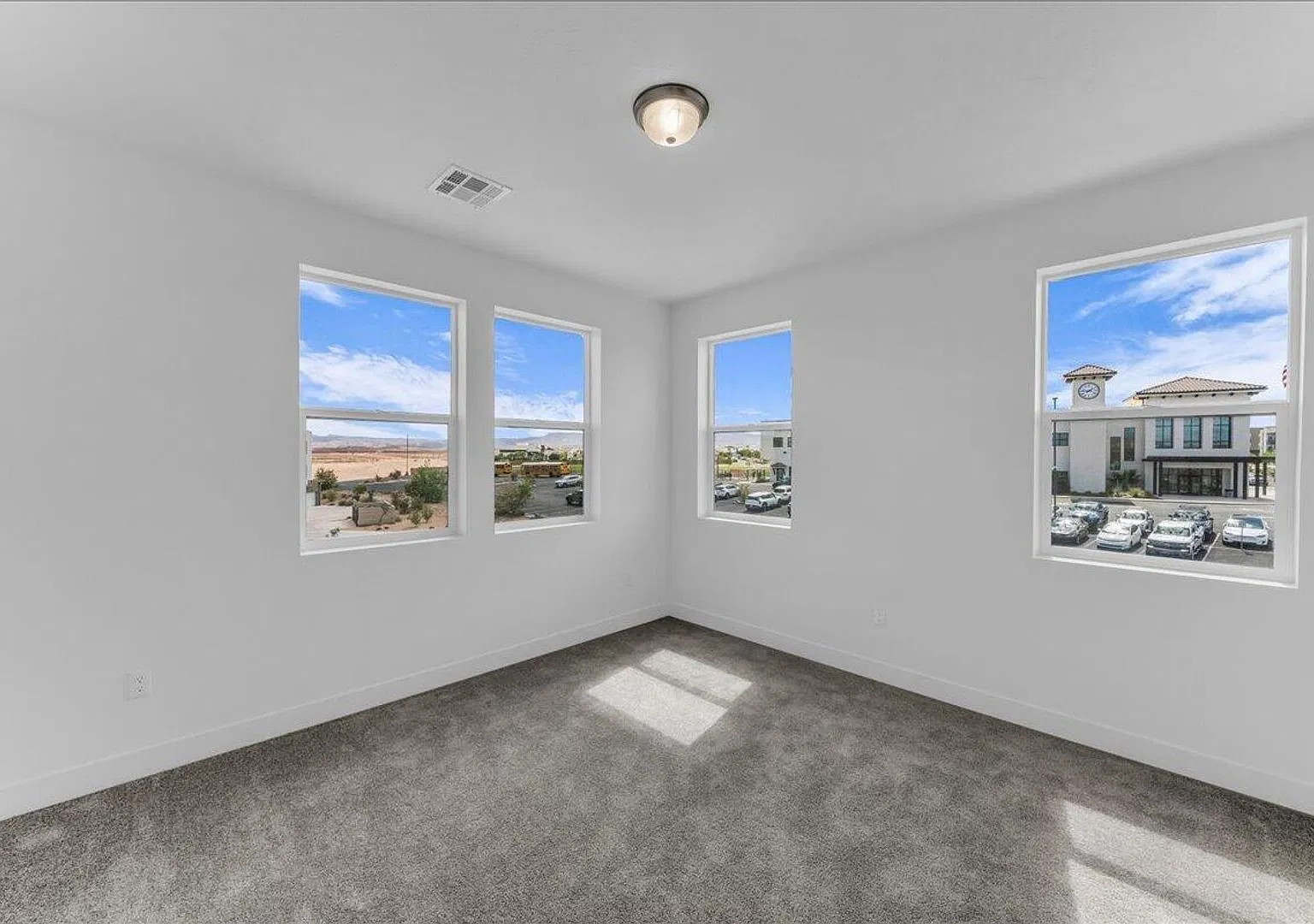 Modern 2 Bedroom Condo in Desert Color! 6 month lease! — Photo 4