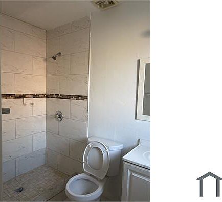 5th image of 2565 NE 183rd St
