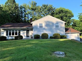 3 Martin St, Newtown, CT 06470