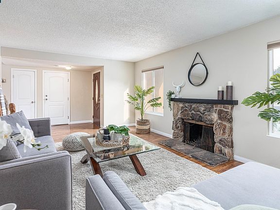 5th image of 2915 Daisy Ct