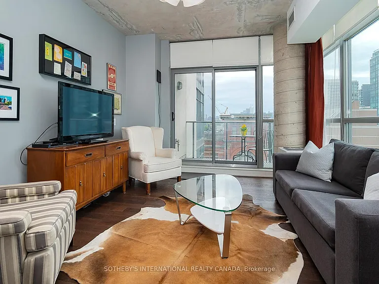2 Gladstone Ave #706 — Photo 2