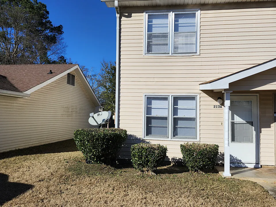 213 Woodcrest Cir #A