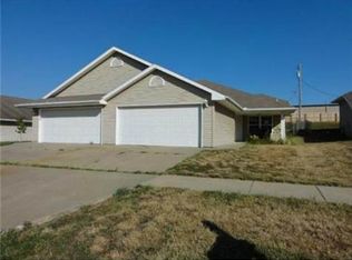 3719 SW Moundview Ct, Topeka, KS 66610