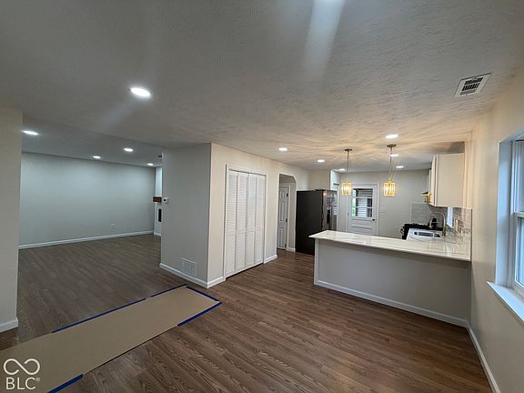 3rd image of 802 Park Rd
