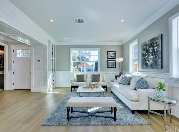5th image of 933 E Olive Ave