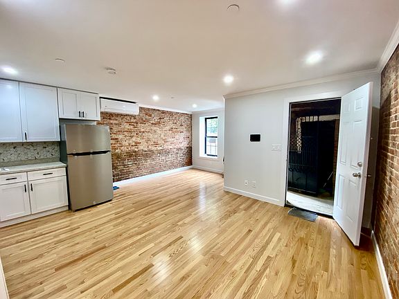 5th image of 422 Jefferson Ave #A