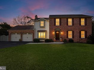 665 Woodside Rd, York, PA 17406