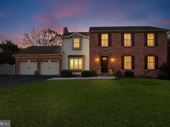 665 Woodside Rd, York, PA 17406