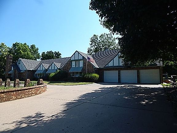 2nd image of 3008 Lakeshore Dr