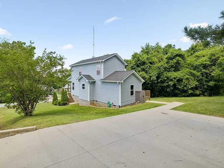 91 Valley View St — Photo 32