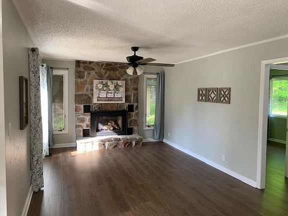 5th image of 136 Lakeshire Dr