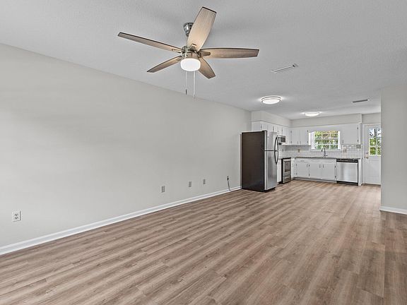 5th image of 8 N Sussex Dr APT A