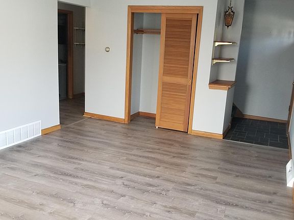 4th image of 929 N 123rd St APT 4