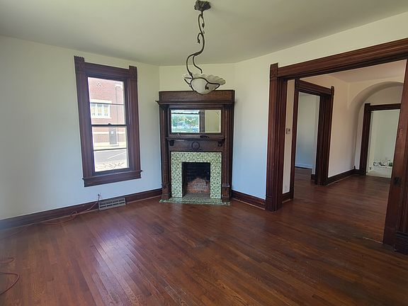 5th image of 450 Main St