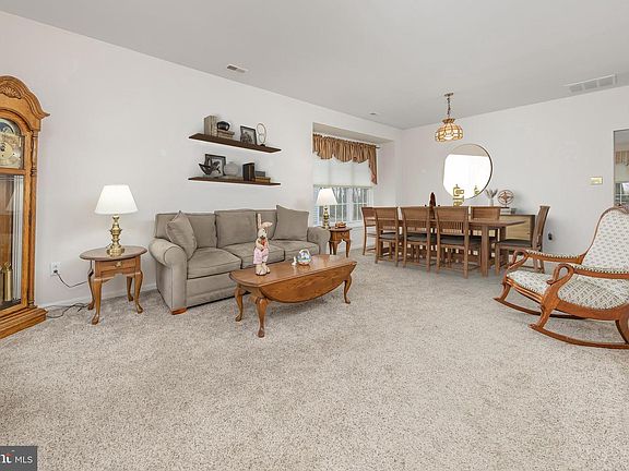 5th image of 39 Meadowview Dr