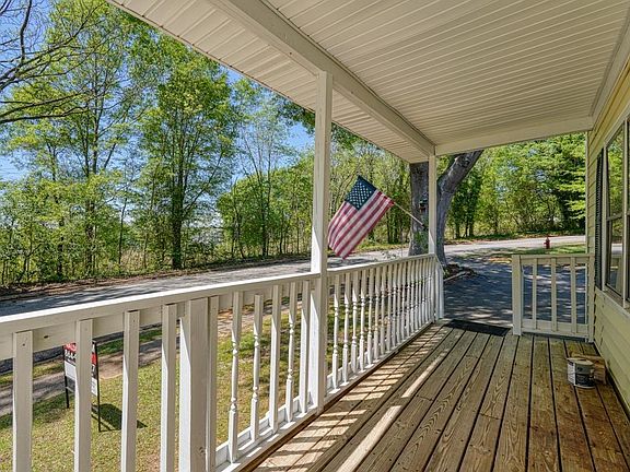 4th image of 9 Forest Mill St