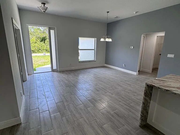 3351 Lakeland Ave SW — Photo 4