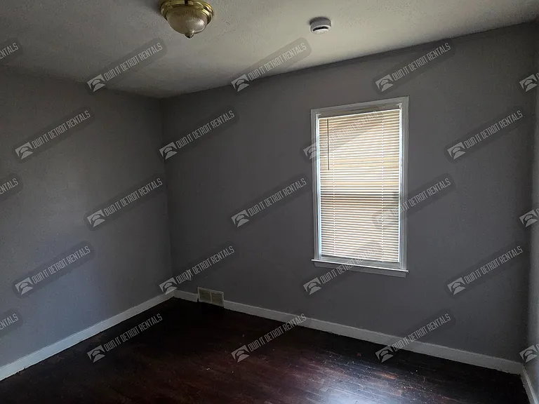 19335 Plainview Ave — Photo 8