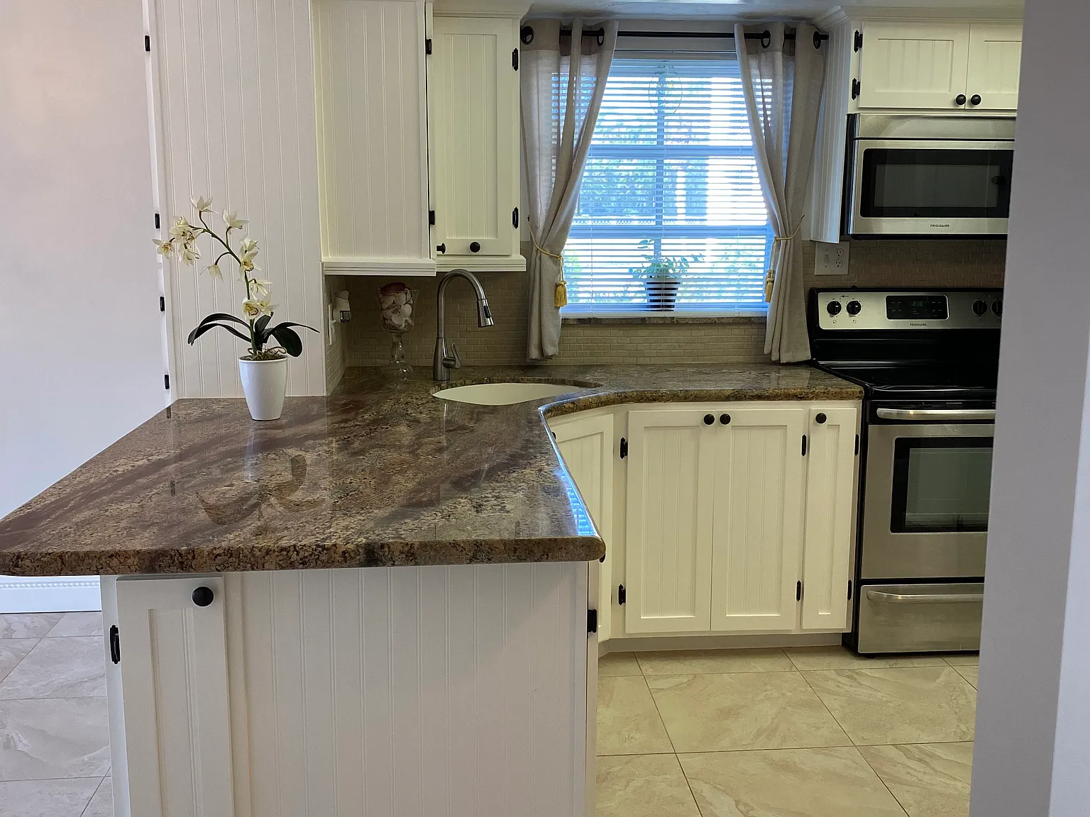 2 bed, 1015 sqft, $2,200 — Photo 3