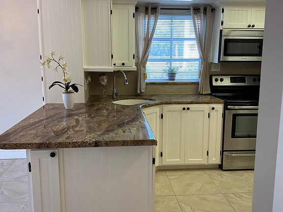 3rd image of 5 High Point Cir W APT 111