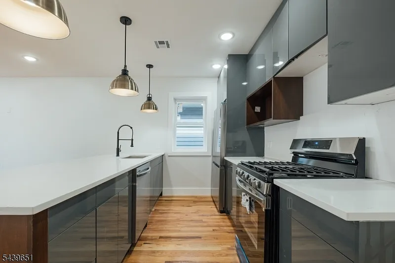 88 Hollywood Ave — Photo 2