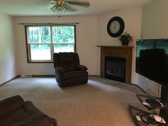 Main Living Room W/ Fireplac