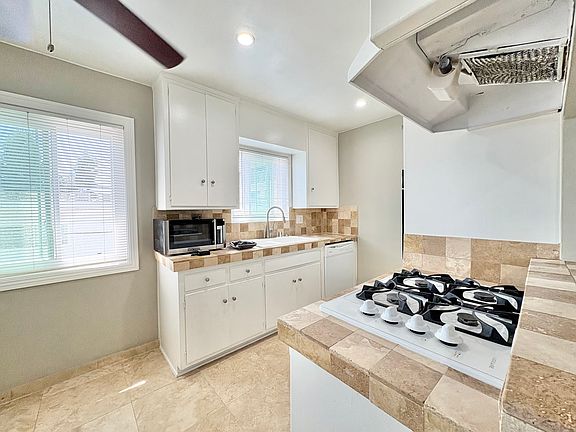 3rd image of 1619 Colby Ave #5
