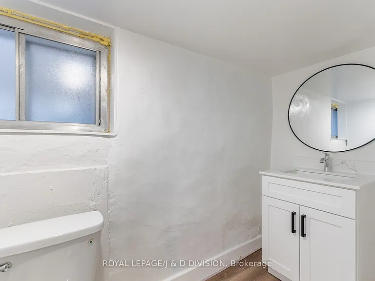 1132A Dovercourt Rd — Photo 27