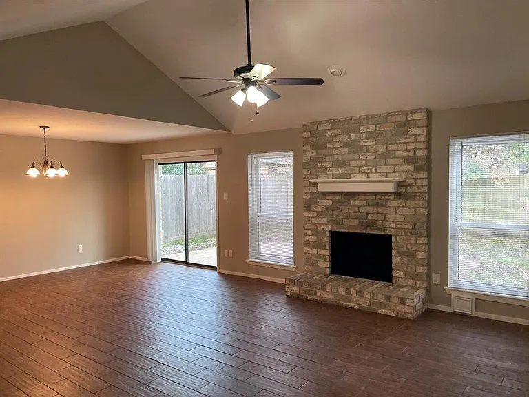 15411 Linkshire Dr — Photo 6