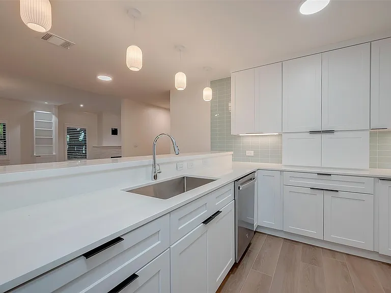2702 Delano St — Photo 22
