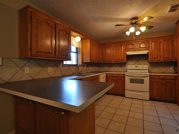 4th image of 22483 Hickory Ln