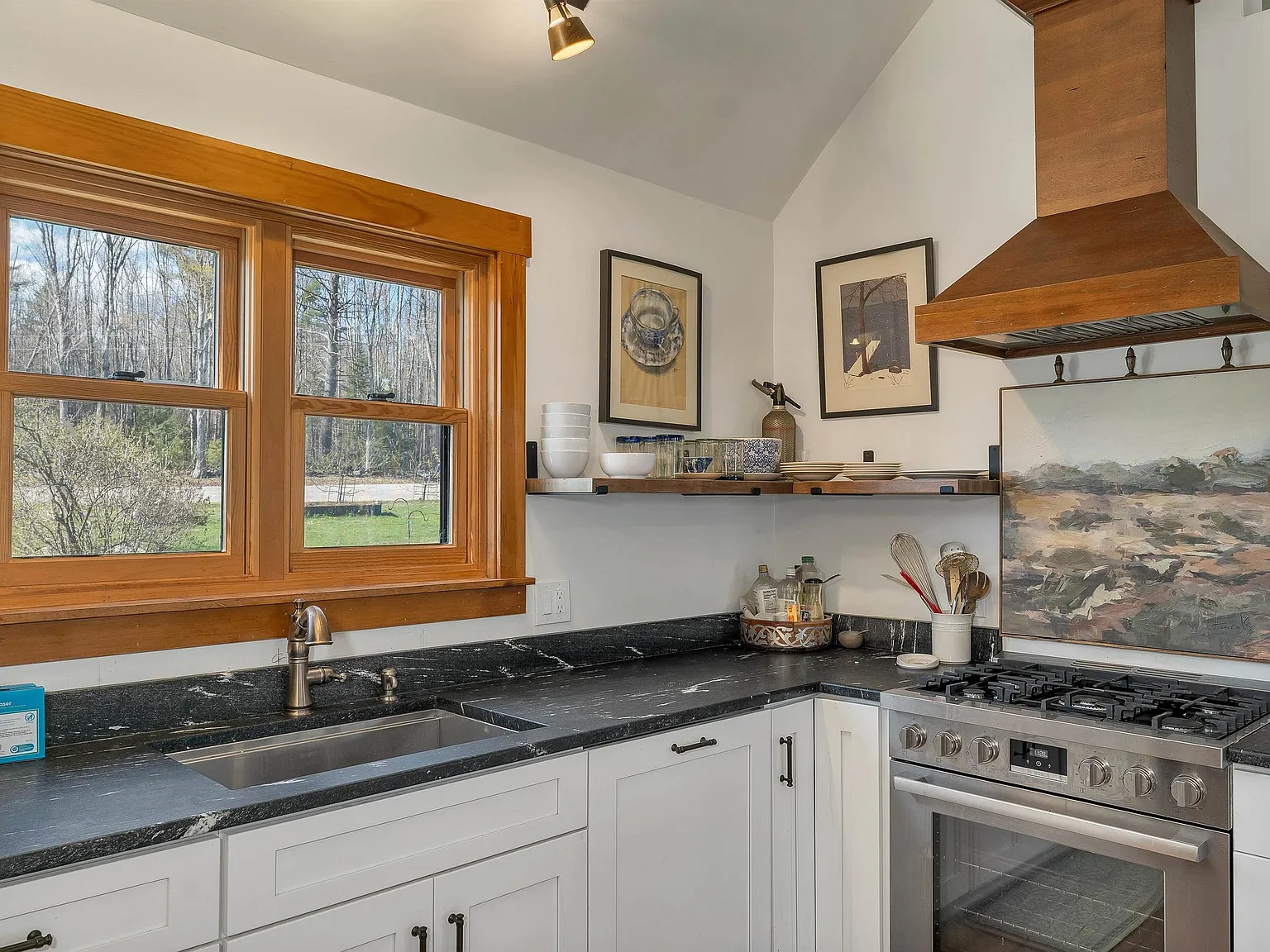 2 bed, 2.0 bath, 2300 sqft, $2,600 — Photo 3