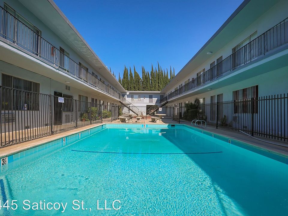 1st image of 20445 Saticoy St APT 25