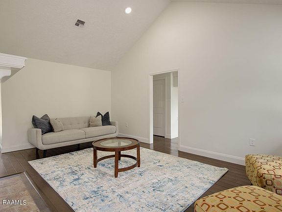 4th image of 312 Triple Crown Cir