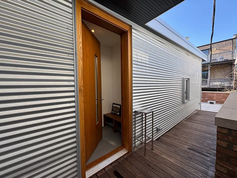1317 N Leavitt St — Photo 4