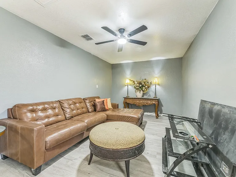 465 Rio Grande Ln #B — Photo 7