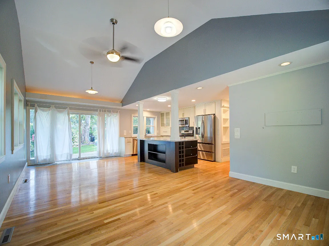 3 bed, 3.0 bath, 1896 sqft, $4,300 — Photo 4