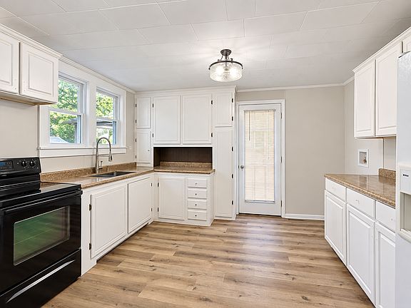 4th image of 206 W Sangamon St