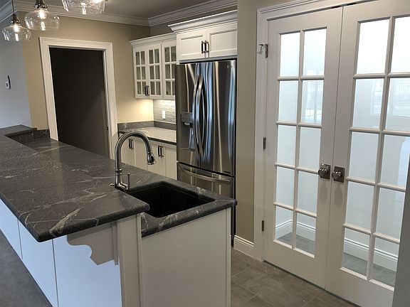 4th image of 1074 Lakefield Dr