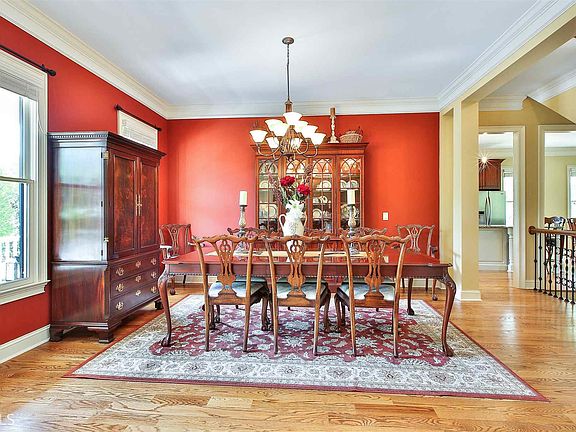 4th image of 345 Highgrove Dr