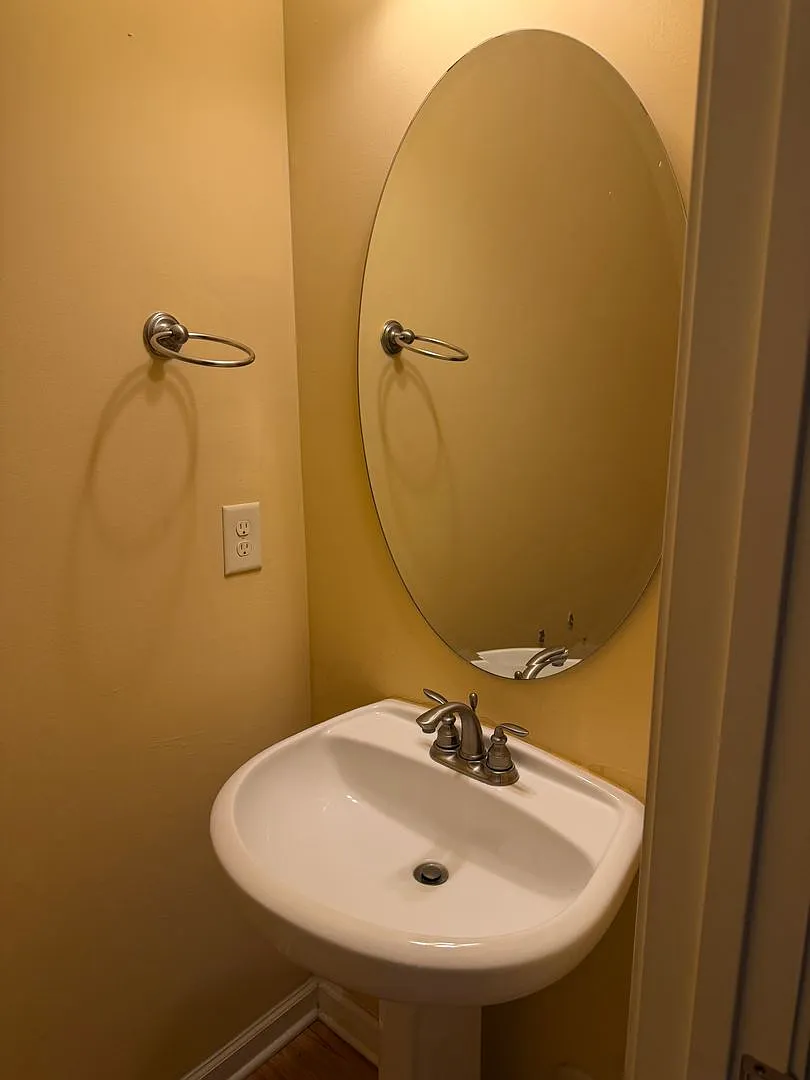 Charming 3-bedroom, 2.5-bathroom home in the heart of Raleigh — Photo 4