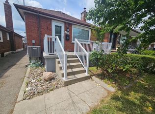 28 Montcalm Ave, Toronto, ON M6E 4N6