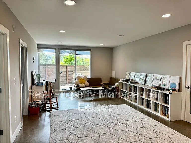 5034 Puget Blvd SW — Photo 9