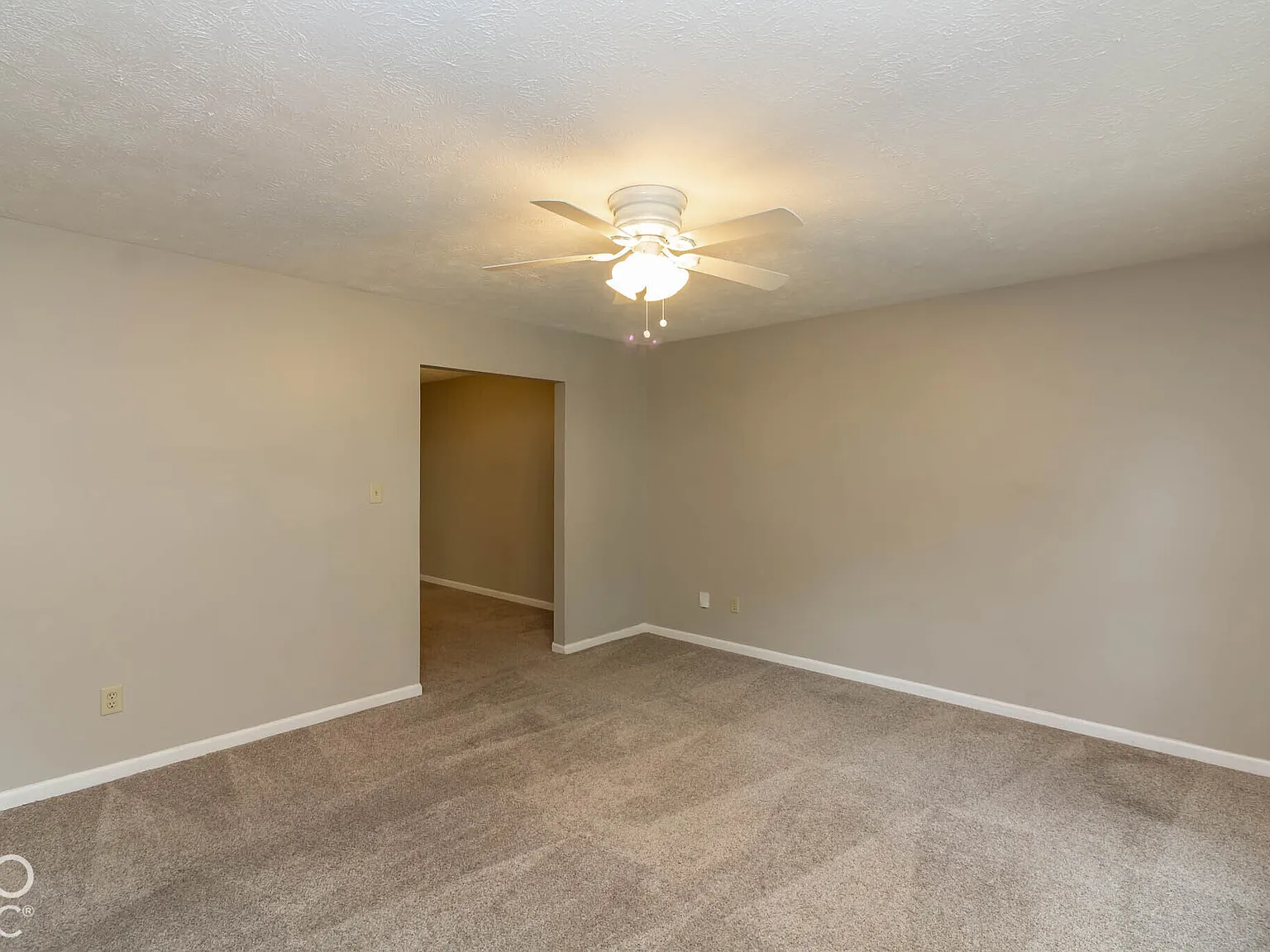 4 bed, 2.5 bath, 2490 sqft, $2,250 — Photo 4
