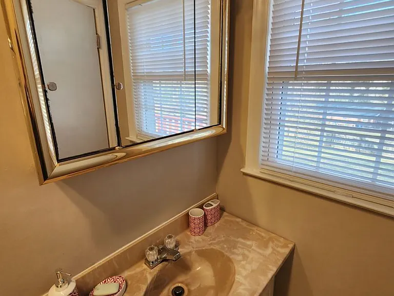 33 Edith Ave — Photo 7