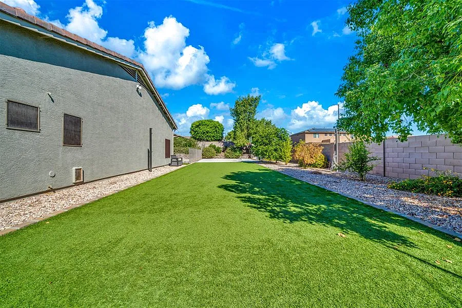 5 bed, 3.0 bath, 3749 sqft, $4,000 — Photo 4